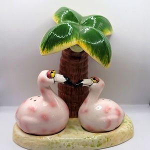COPY - That's Kooky ! Flamingo + palm tree salt& pepper shakers